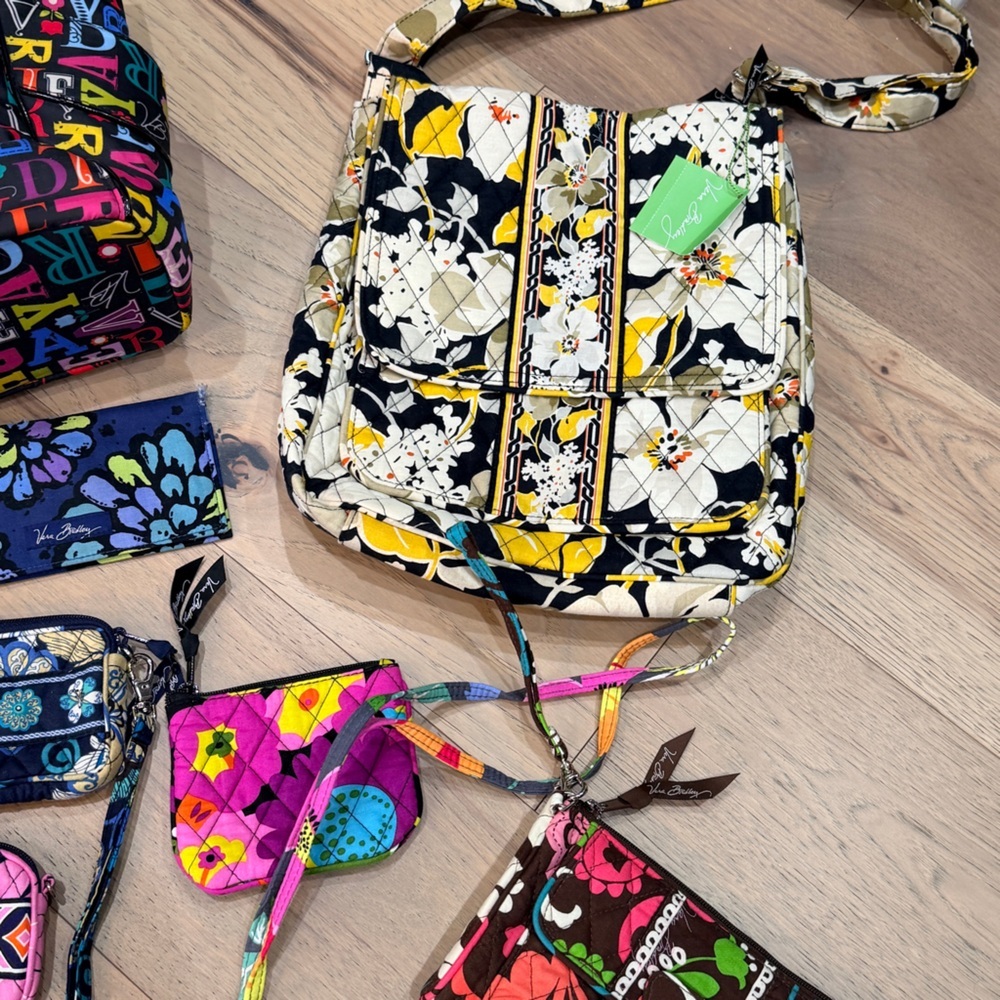 Huge lot of 15 Vera Bradley Mixed Pattern Bags Accessories Tote Lanyard NWT EUC - Picture 6 of 8